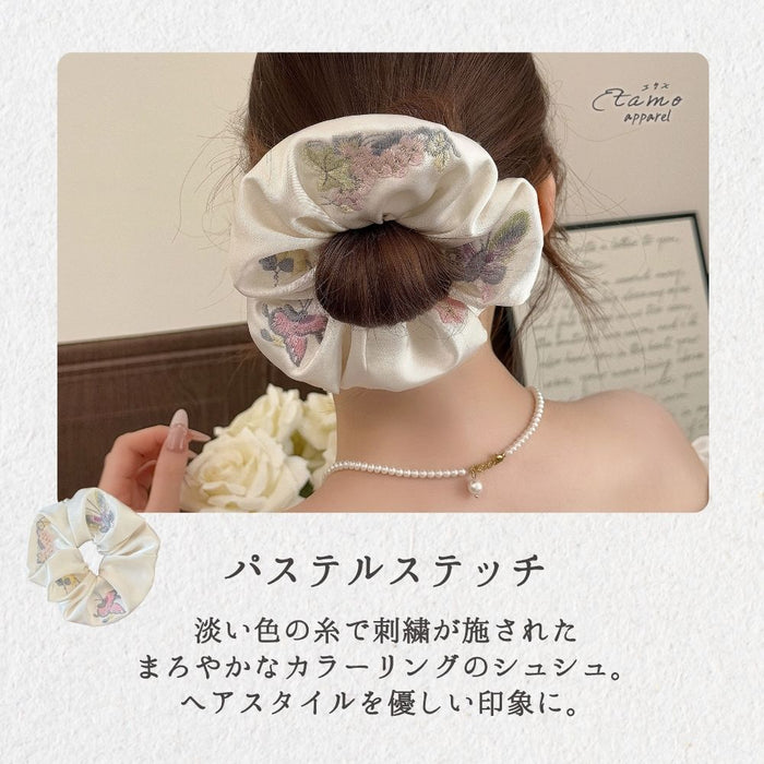 シュシュ 刺繍 苺 蝶