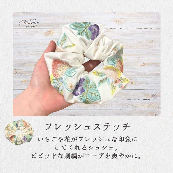 シュシュ 刺繍 苺 蝶
